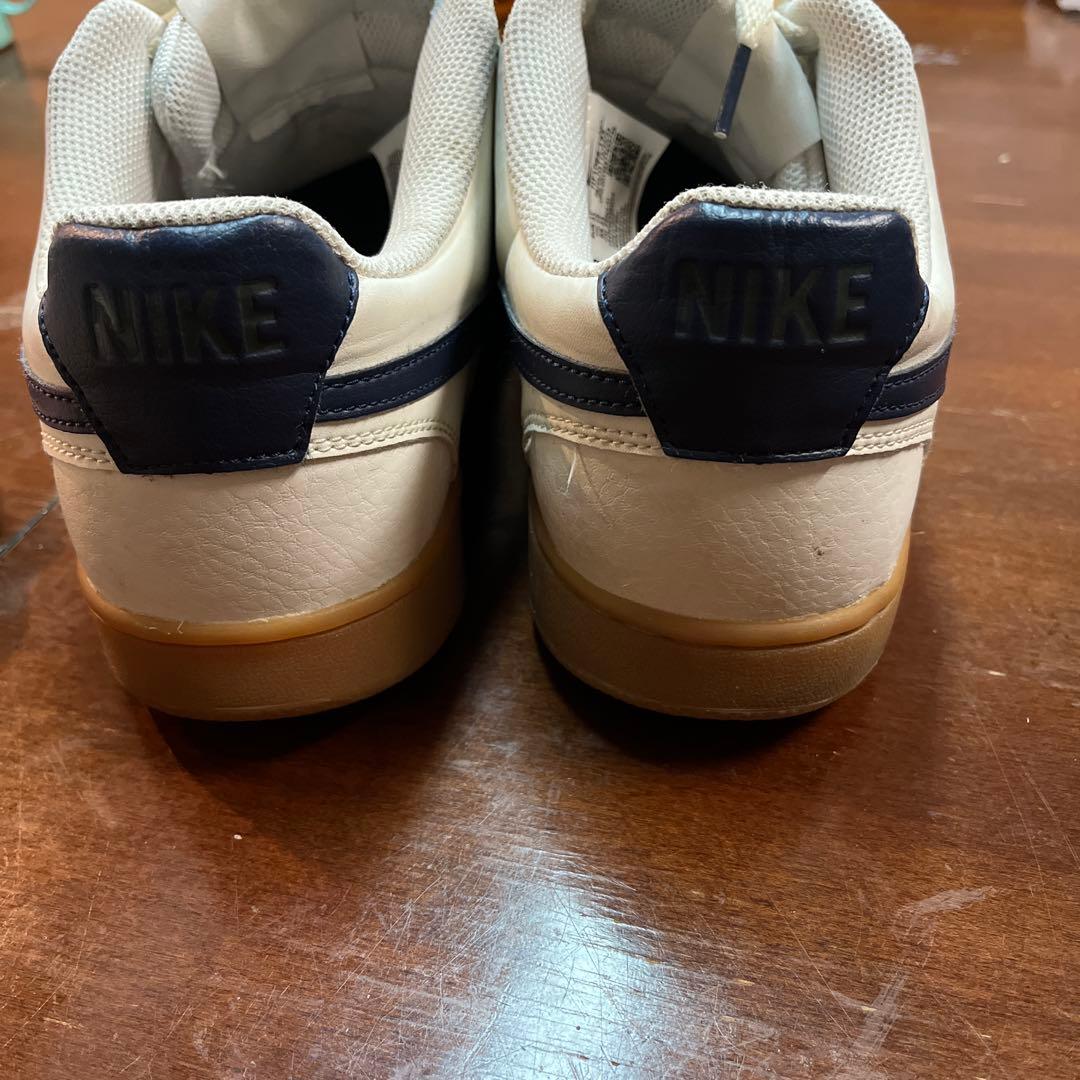 Nike スニーカー ホワイト/グレー/ネイビー — image 4