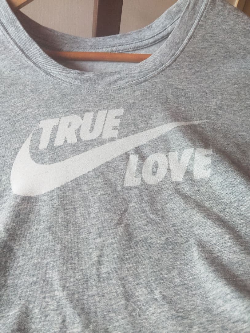 NIKE TRUE LOVE 半袖Tシャツ グレー 白パンツ 2点セット — image 2