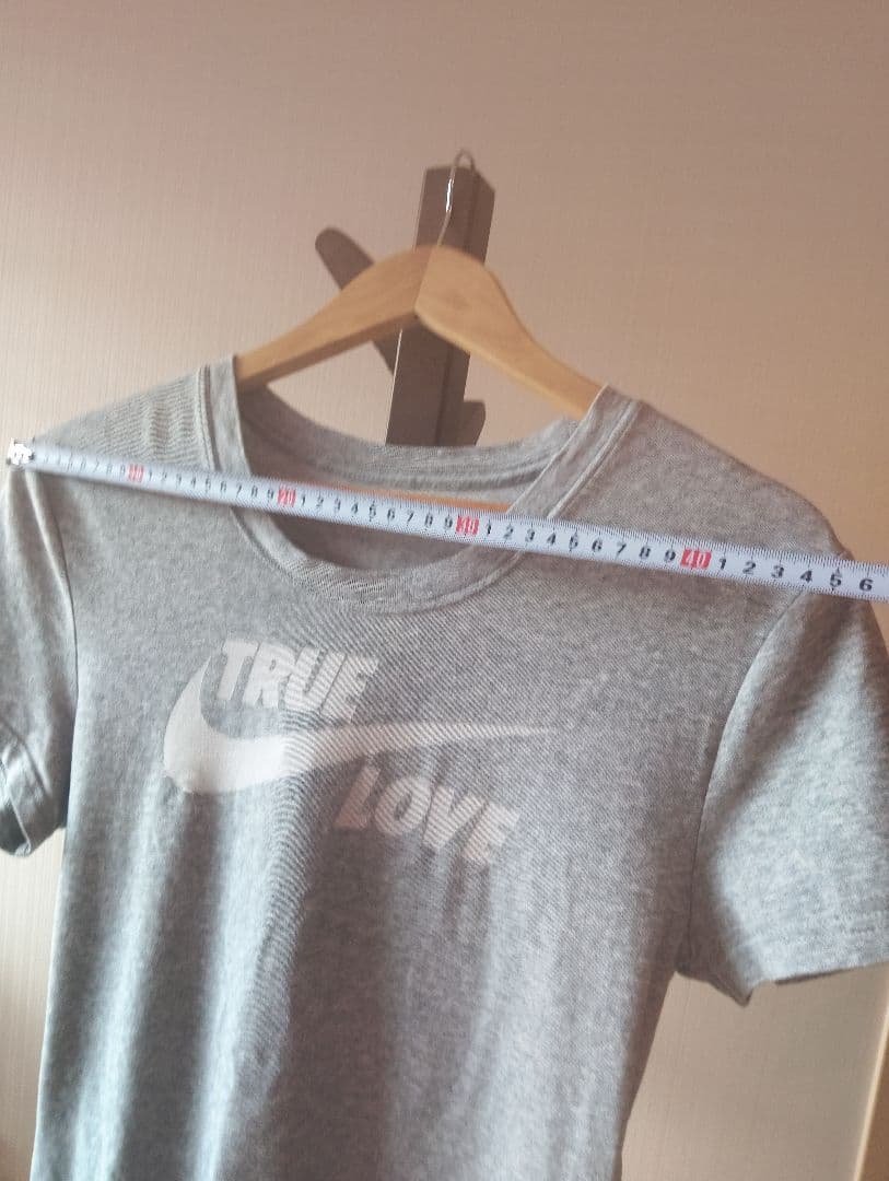 NIKE TRUE LOVE 半袖Tシャツ グレー 白パンツ 2点セット — image 4