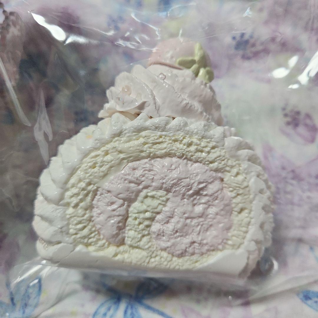 スクイーズ 小奕点点 イチゴ ロールケーキ — image 3