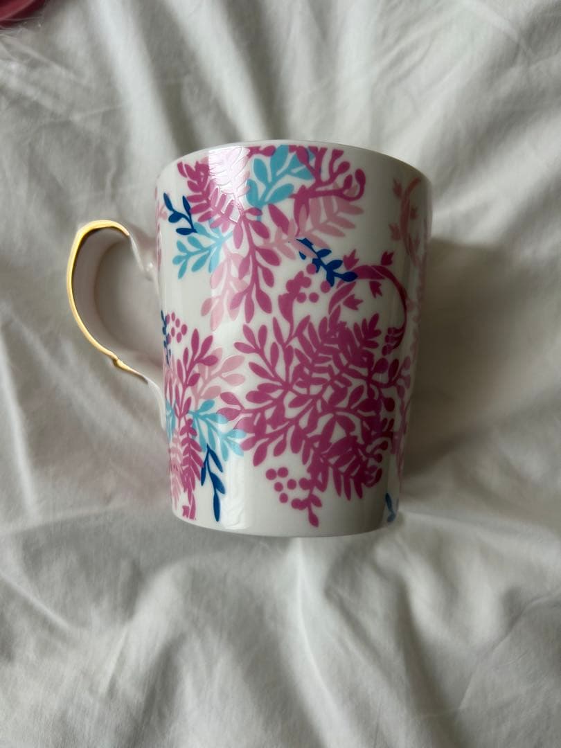 イニシャルマグカップ M 花柄 ゴールド縁 — image 4