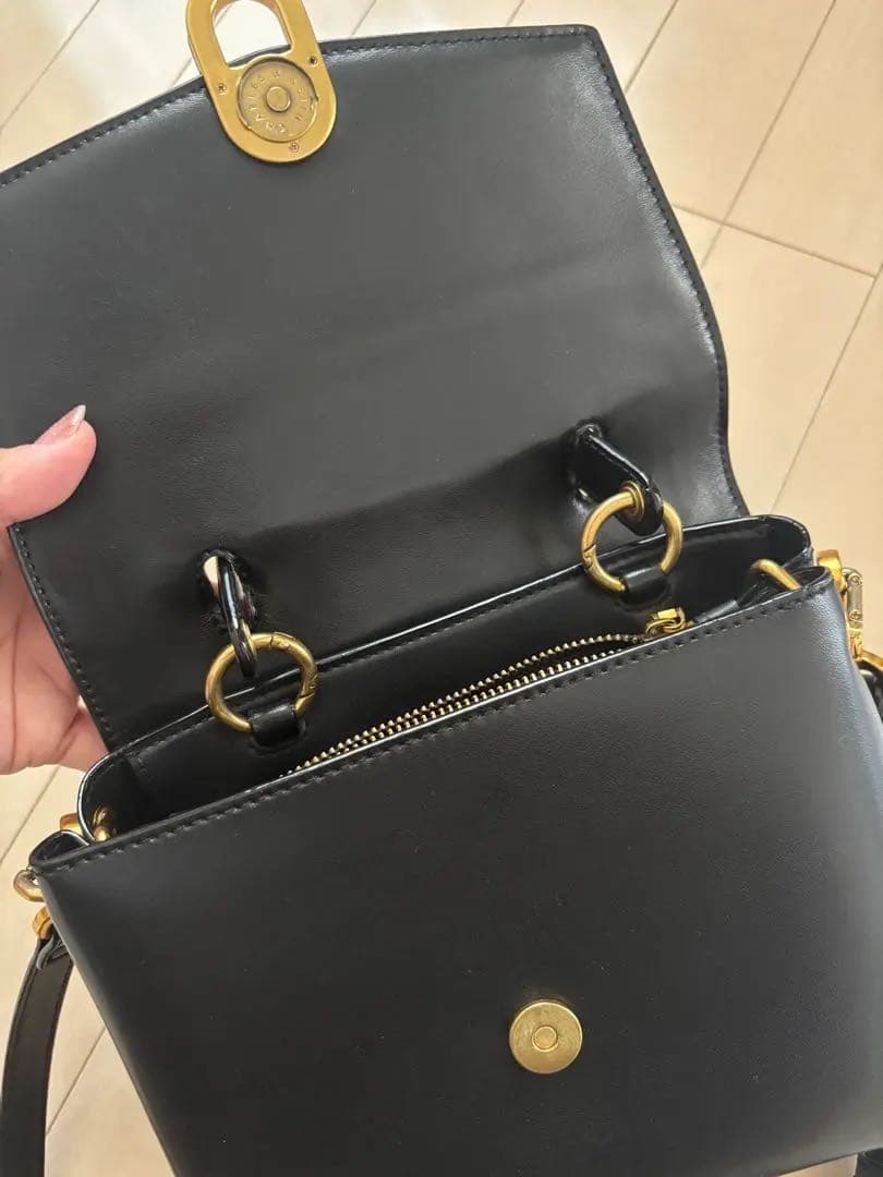 CHARLES & KEITH ストーンエンベリッシュド ハンドルバッグ — image 5