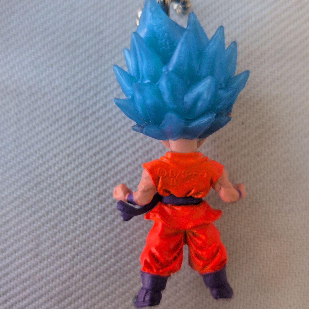 ⑪ドラゴンボール 超サイヤ人ゴッドSS 孫悟空 キーホルダー — image 3