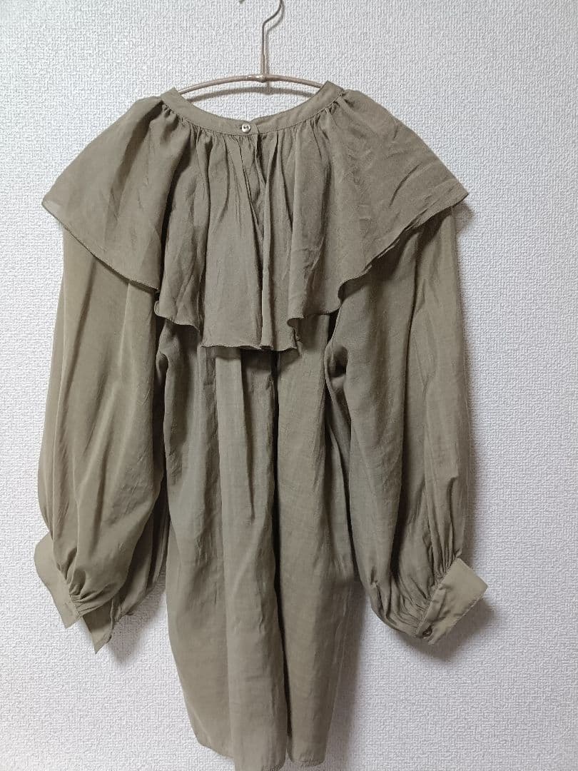 kbf 長袖 ブラウス カーキ — image 2