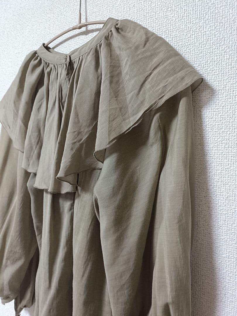 kbf 長袖 ブラウス カーキ — image 3