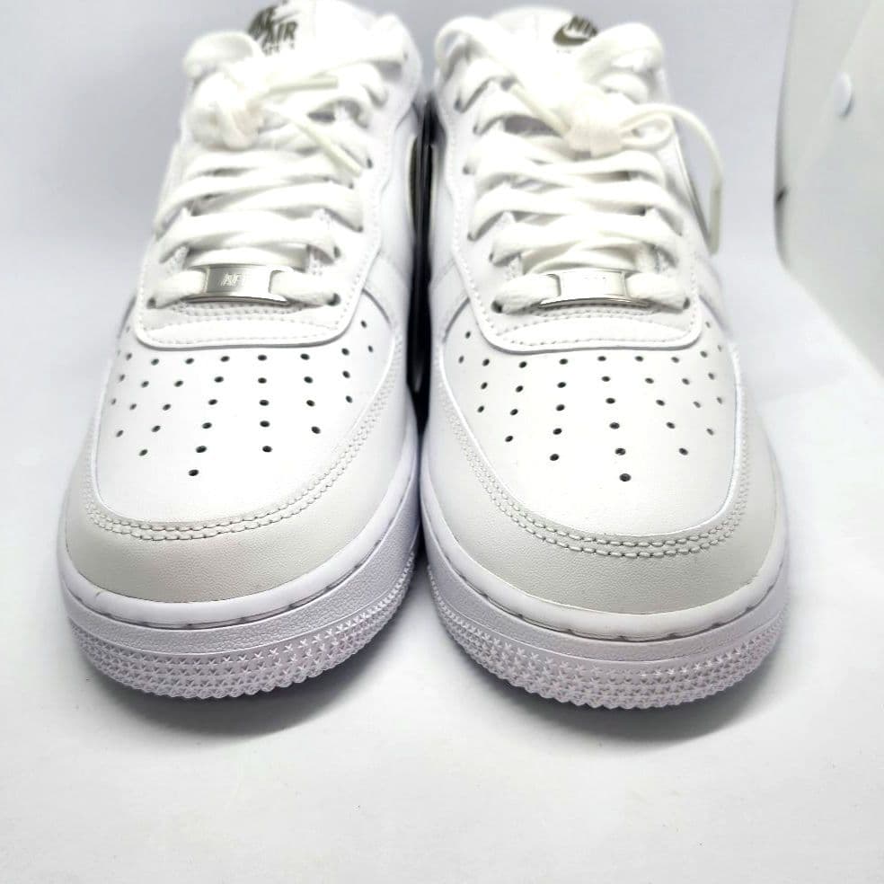 新品　NIKE AIR FORCE 1 ホワイト オリーブ スニーカー — image 5