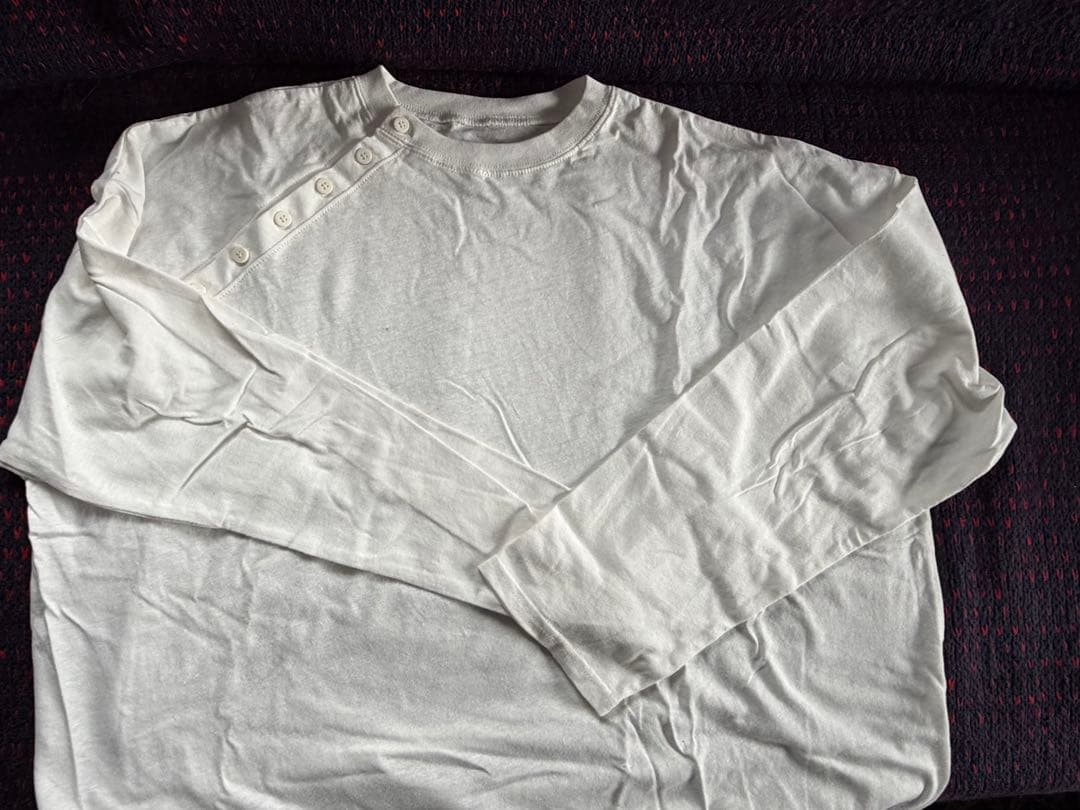 ホワイト 長袖 Tシャツ ボタン付き — image 2