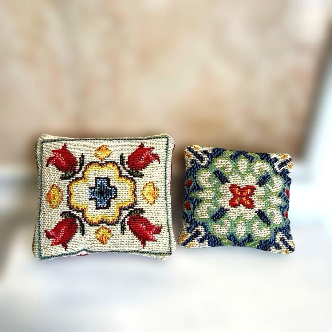 リカちゃん✳︎チェリーちゃん✳︎スエーデン刺繍ヴィンテージ風クッション✳︎2点セット✳︎ — image 2