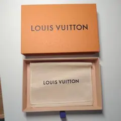 桜空様専用　　LOUIS VUITTON ギフト箱 保存袋付き — image 1