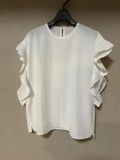 ホワイトフリルノースリーブシャツ — image 1
