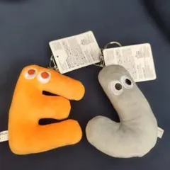 ダイソー マスコットキーホルダー EとJ ② — image 1