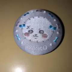 【未使用】ちいかわ刺繍缶バッジ「ラッコ」 — image 1