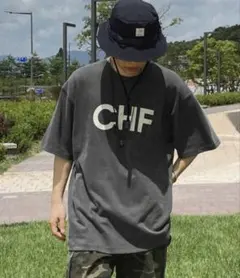 CHF ロゴプリント Tシャツ チャコールグレー — image 1