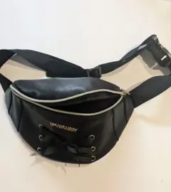 LOVERABBY ブラック ボディバッグ — image 1