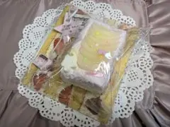 捏捏研究所　ブランド　スクイーズ　桃ケーキ — image 1