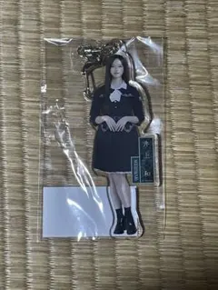 乃木坂46 井上和 ネーブルオレンジ 個別全身アクリルキーホルダー — image 1