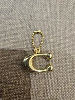 新品未使用☆COACH Cロゴ チャーム ゴールド — image 1