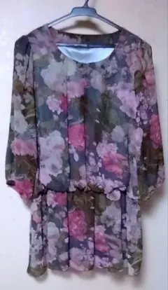 WINDEL丸首花柄　前タックデザインチュニック　Mサイズ　裏付　長袖 — image 1