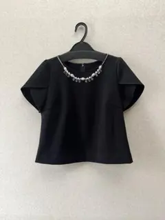 美品　クイーンズコート　Tシャツビジューカットソー — image 1