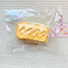 Zulala ズララ　チーズクリームサンド　スクイーズ — image 1
