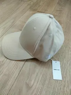 新品　コムサイズム　ロゴ刺繍キャップ　ベージュ — image 1