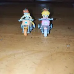 ダイアナとピーチ バイクフィギュアセット — image 1