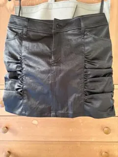 ギャザー入りブラックタイトスカート — image 1