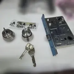 ミワロックレバーハンドル錠U9LA52-1　扉厚33から42　方開きストライク — image 1