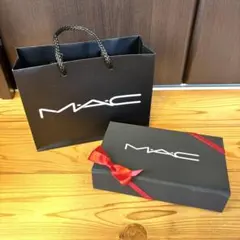 M.A.C ギフトボックス ショッパーセット — image 1