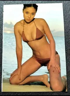 浅野ゆう子　水着切り抜き　A6文庫サイズ14.5x10.5センチ — image 1