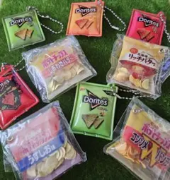 ドリトス フリフリマスコット 　カルビーシャカシャカボールチェーン — image 1