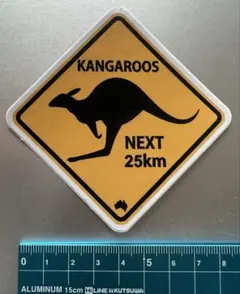 カンガルーに注意 ステッカー — image 1