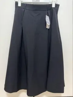 黒膝丈スカート — image 1