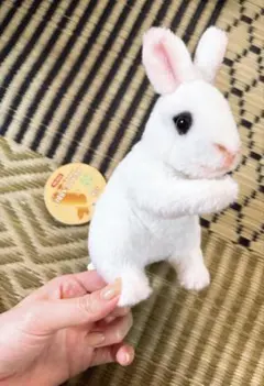 リアルな兎のぬいぐるみ　新品タグ付き — image 1