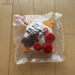 kikisquishy キキスク スクイーズ トースト チェリートースト XL — image 1