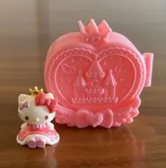 ハローキティ プリンセスフィギュア ハート型ケース付き — image 1