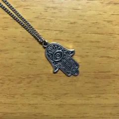 the khamsa silvernecklace — image 1