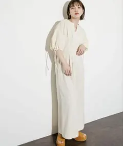 KBF ドロストスリーブウエストタックワンピース 36 アイボリー — image 1