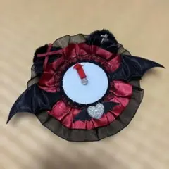 コウモリモチーフ 缶バッジロゼット 赤黒 — image 1