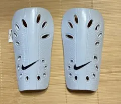 【maroon5さん専用】NIKE シンガード すねあて ホワイト Sサイズ — image 1