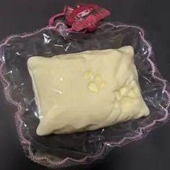 タオニニ 肉球まくら 黄色 大 — image 1