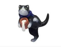 勝手に牛乳を注ぐ猫 ハチワレ — image 1