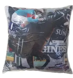 アーモンドアイ クッション 非売品 — image 1