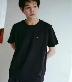 Broken base Tシャツ ブラック ワンポイントロゴ — image 1