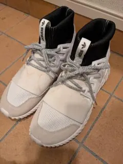 スニーカー adidas チュブラー ドゥーム White/Core Black — image 1