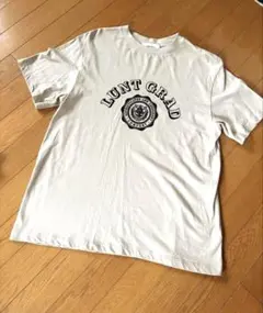 Mila Owen LUNT GRAD カレッジロゴ Tシャツ — image 1
