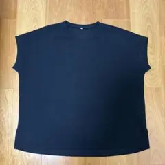coca黒　Vネックエンボス Mサイズ — image 1