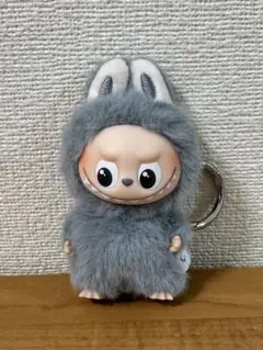 ラブブ Labubu ぬいぐるみ イニシャル キーホルダー W — image 1