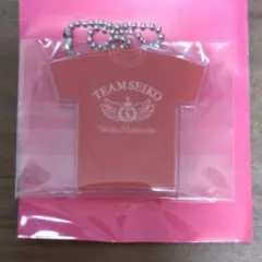 松田聖子/アクリルチャーム1個/2026コンサートグッズ/Tシャツ型・赤色 — image 1