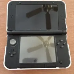 Nintendo 3DS LL 本体　大乱闘　とび森などカセット、ケース付き — image 1